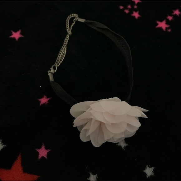 Light Pink Flower Choker HAND MADE - Picture 4 of 5